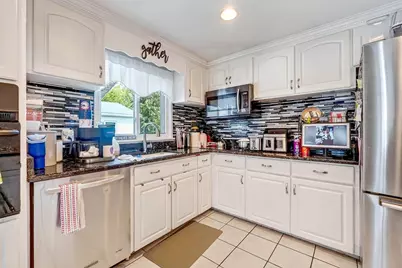 38 North Ave, Revere, MA 02151 - Photo 5