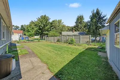 369 Breckwood Blvd, Springfield, MA 01109 - Photo 5