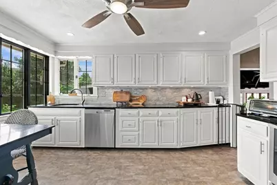 92 Narragansett Rd, Quincy, MA 02169 - Photo 11