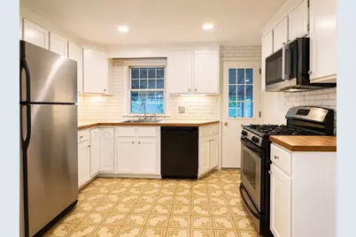106 Russell Rd, Newton, MA 02465 - Photo 5