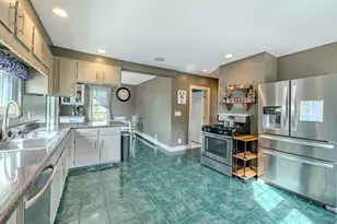 23 Henry St, Saugus, MA 01906 - Photo 11