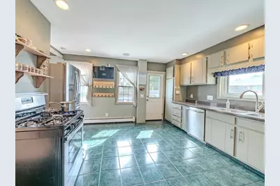 23 Henry St, Saugus, MA 01906 - Photo 9