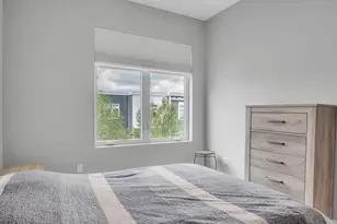 60 Cross St E, Somerville, MA 02145 - Photo 15