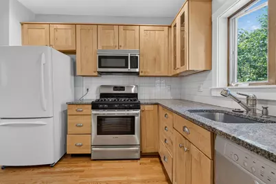 22 Berkeley St #B, Reading, MA 01867 - Photo 5
