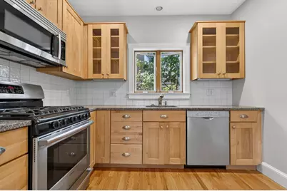 22 Berkeley St #B, Reading, MA 01867 - Photo 3