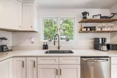 35 Pinecrest Ave, Mashpee, MA 02649 - Photo 9