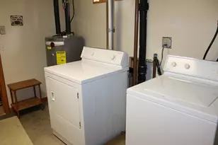 13 Narragansett Blvd, Chicopee, MA 01013 - Photo 9