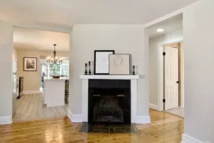 137 Cloran St, Springfield, MA 01109 - Photo 5