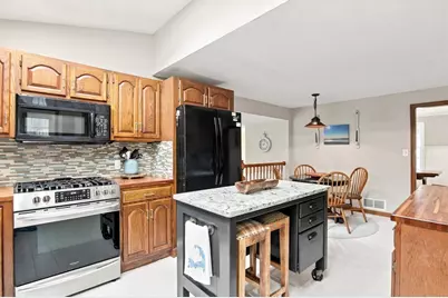 60 Valleyview Rd, Bellingham, MA 02019 - Photo 9