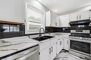 5 Timber Ln, Holyoke, MA 01040 - Photo 1