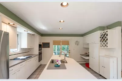39 Stuart Rd, Rochester, MA 02770 - Photo 5