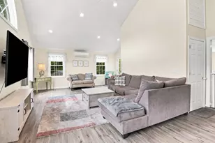 17 Dartmouth Dr, Milford, MA 01757 - Photo 5
