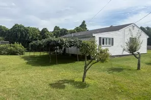 38 Hilton St, Somerset, MA 02725 - Photo 3