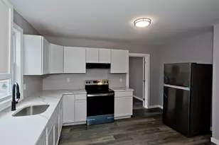 12 School St, Holyoke, MA 01040 - Photo 3
