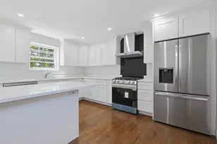 28 Hazelnut Pl, Dedham, MA 02026 - Photo 5