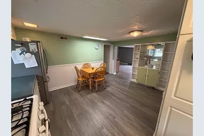 21 Freeman Ave, Webster, MA 01570 - Photo 9
