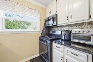 142 Autumn St, Agawam, MA 01001 - Photo 9
