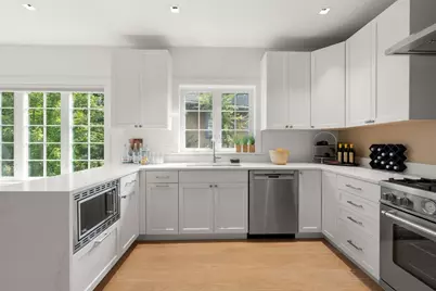 21 Crowninshield Rd #2-1, Brookline, MA 02446 - Photo 9
