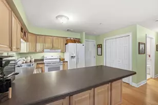 26 Greenleaves Dr, Amherst, MA 01002 - Photo 9
