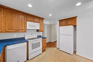 16 Mars Dr, Shrewsbury, MA 01545 - Photo 9