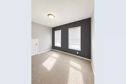 61 Austin St, Chicopee, MA 01013 - Photo 9
