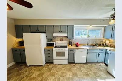162 Horseshoe Dr #162, Chicopee, MA 01022 - Photo 5
