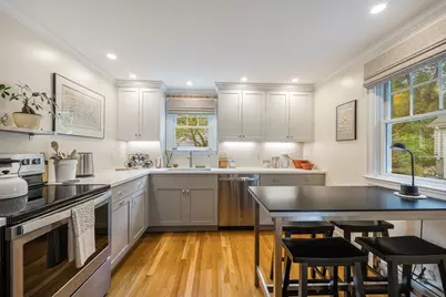 21 Bond St, Reading, MA 01867 - Photo 3