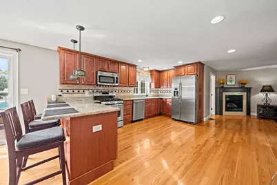 11 Village Ln, Haverhill, MA 01832 - Photo 3