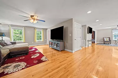 11 Village Ln, Haverhill, MA 01832 - Photo 9