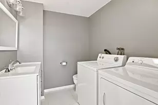 679 A Burncoat St, Worcester, MA 01606 - Photo 13