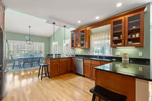 31 Hathaway Pond Cir, Rochester, MA 02770 - Photo 3