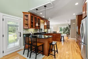 31 Hathaway Pond Cir, Rochester, MA 02770 - Photo 5