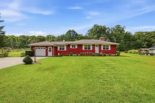 425 River Rd, Uxbridge, MA 01569 - Photo 1