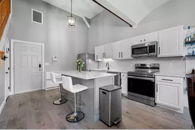 32 Providence St #8, Worcester, MA 01604 - Photo 3