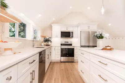 888 Phinneys Ln, Barnstable, MA 02632 - Photo 13