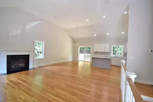 2 Clarendon Cir, Holbrook, MA 02343 - Photo 9