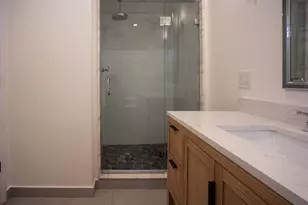 491 E 6th St, Boston, MA 02127 - Photo 11