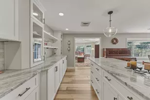 402 Ridgefield Cir, Clinton, MA 01510 - Photo 11