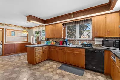 129 Pleasant Valley St, Methuen, MA 01844 - Photo 5