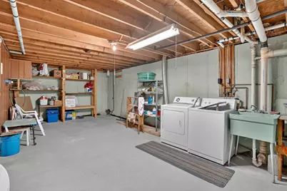 1025 Cherokee St, New Bedford, MA 02745 - Photo 25