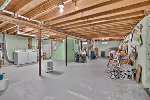 1025 Cherokee St, New Bedford, MA 02745 - Photo 23