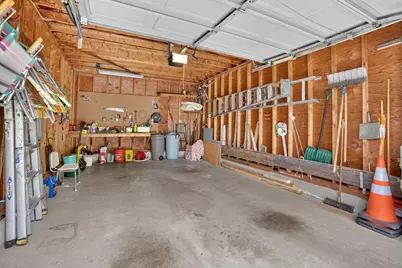 1025 Cherokee St, New Bedford, MA 02745 - Photo 29
