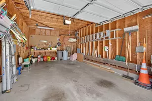 1025 Cherokee St, New Bedford, MA 02745 - Photo 29