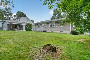 1025 Cherokee St, New Bedford, MA 02745 - Photo 33