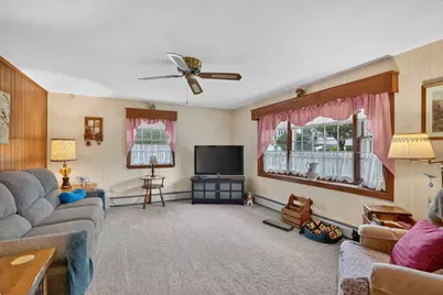 1025 Cherokee St, New Bedford, MA 02745 - Photo 3