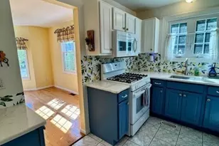 13 Waltham Dr, Plainville, MA 02762 - Photo 5