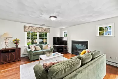 24 Richardson St, Winchester, MA 01890 - Photo 3