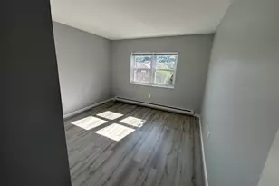 32 Maple Crest Cir, Holyoke, MA 01040 - Photo 9