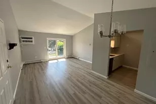 32 Maple Crest Cir, Holyoke, MA 01040 - Photo 3