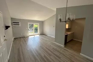 32 Maple Crest Cir, Holyoke, MA 01040 - Photo 5